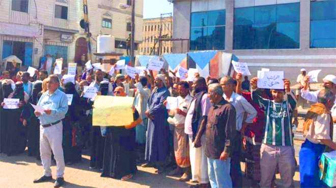 اليوم.. وقفات احتجاجية للموظفين النازحين بعدن